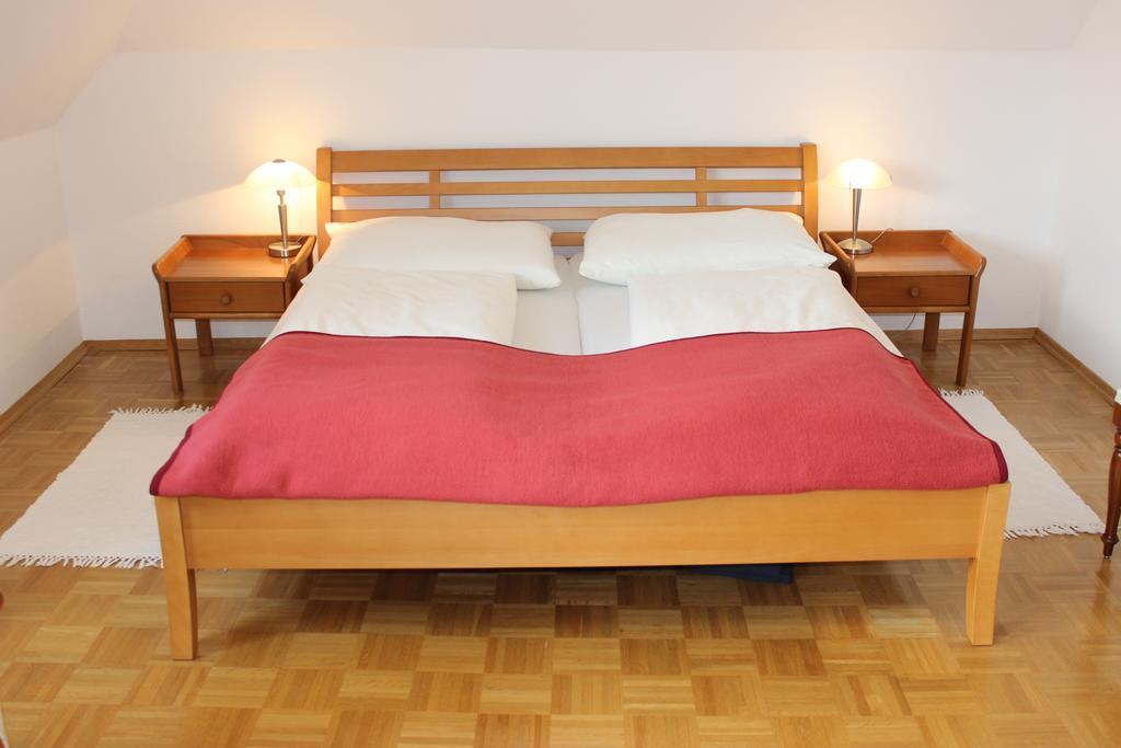 Ferienwohnung Und Gaestezimmer Korb Krumpendorf Pokoj fotografie