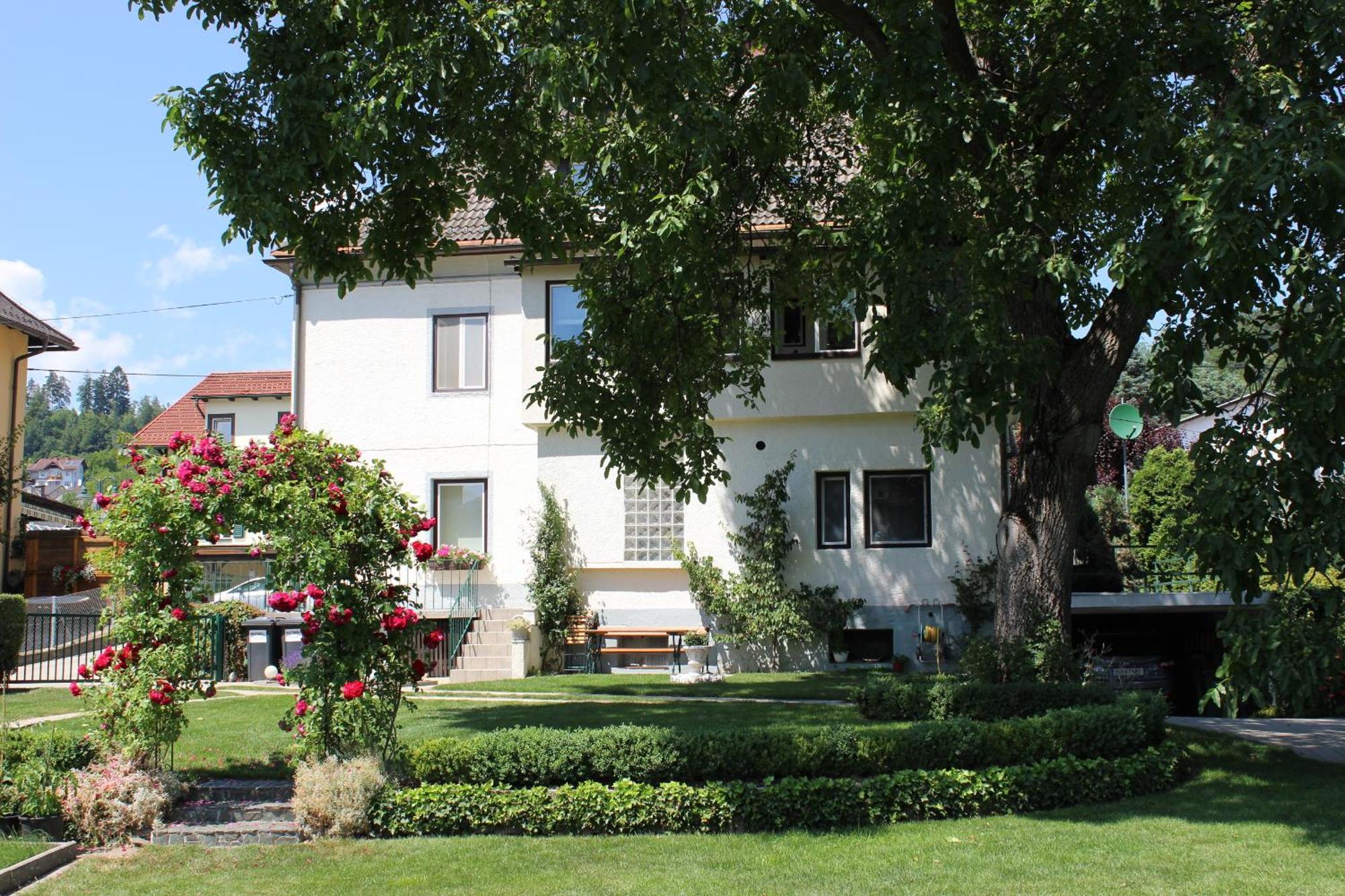 Ferienwohnung Und Gaestezimmer Korb Krumpendorf Exteriér fotografie