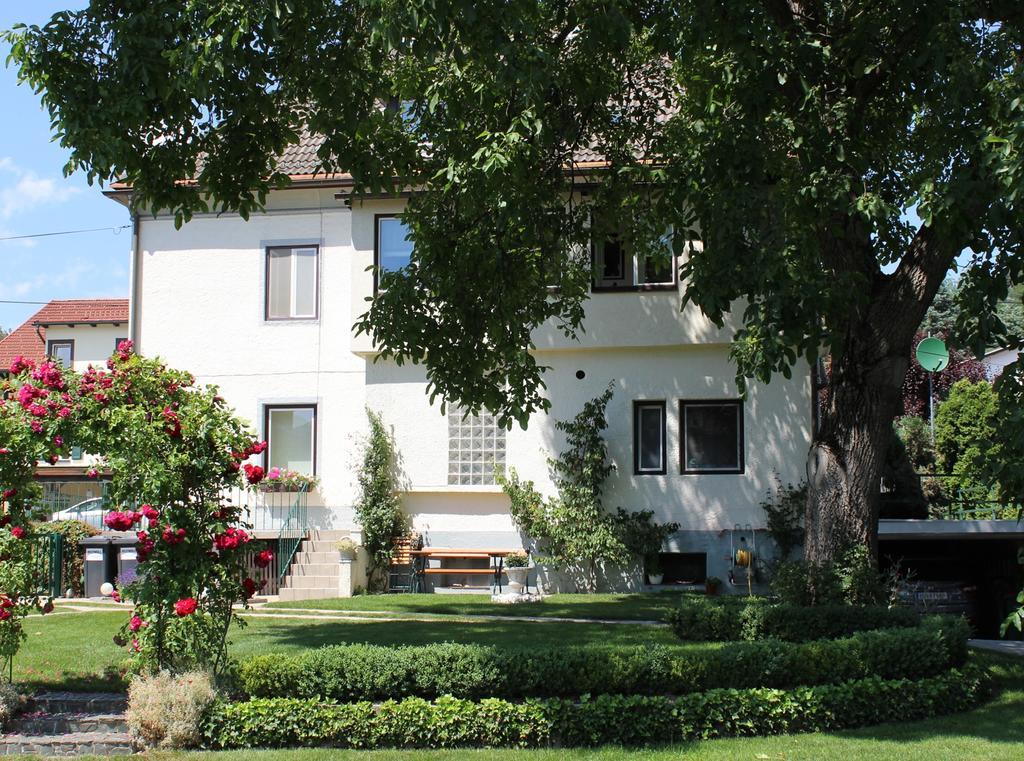 Ferienwohnung Und Gaestezimmer Korb Krumpendorf Exteriér fotografie